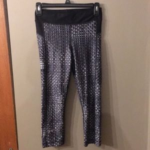 UA workout capris